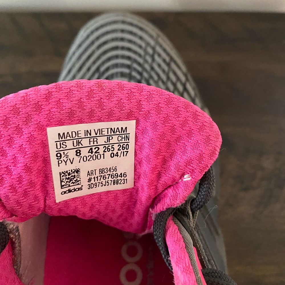 Women’s Adidas Boost Running Shoes. Size 9.5. - Picture 7 of 7